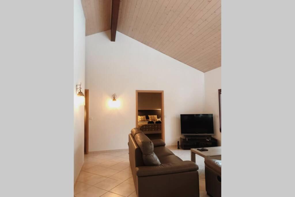 Maison Entiere Au Pied Du Plateau Du Retord 2 Chambres Sdb - Vouvray Ochiaz Exteriér fotografie