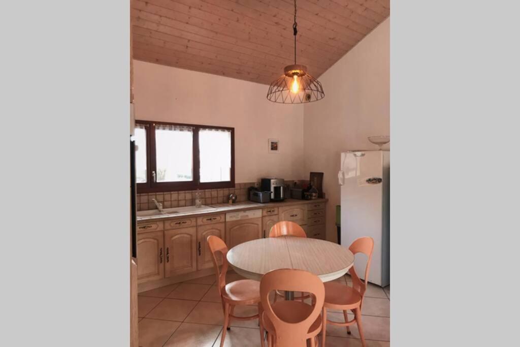 Maison Entiere Au Pied Du Plateau Du Retord 2 Chambres Sdb - Vouvray Ochiaz Exteriér fotografie