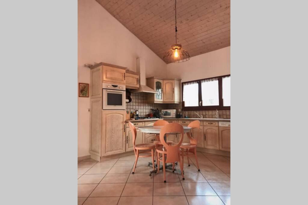 Maison Entiere Au Pied Du Plateau Du Retord 2 Chambres Sdb - Vouvray Ochiaz Exteriér fotografie